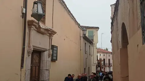 Incidente en la Rúa de los Notarios durante el traslado de pasos