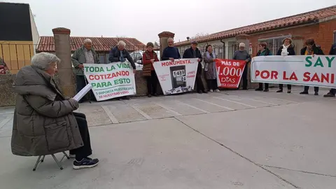 Concentración número 130 de la Plataforma en Defensa de la Sanidad Pública de Sayago. Fotografía: CEDIDA