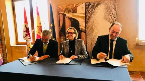La cuádruple esclusa del Canal de Castilla estrena iluminación sostenible
