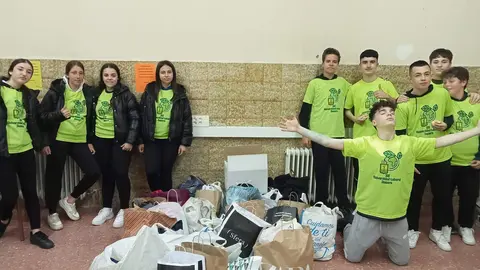 Recogida de ropa de alumnos de la  Universidad Laboral. Imagen cedida (2)