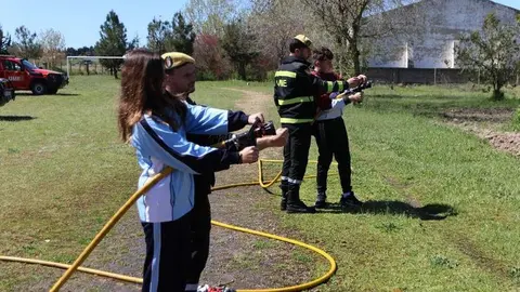 Estudiantes zamoranos reciben a la UME en una jornada educativa (10)