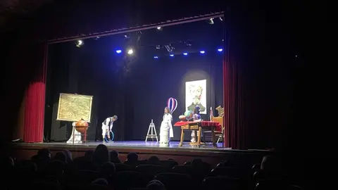 Representación de los alumnos del CEIP Entrevalles de San Pedro del Ceque en la XI Muestra Provincial de Teatro Escolar