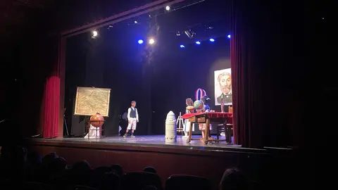 Representaci&oacute;n de los alumnos del CEIP Entrevalles de San Pedro del Ceque en la XI Muestra Provincial de Teatro Escolar