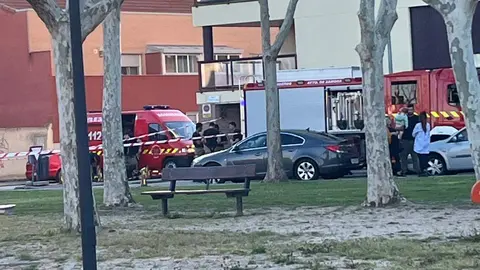 bomberos en la Calle Cantón de Zamora. IMAGEN CECIDA
