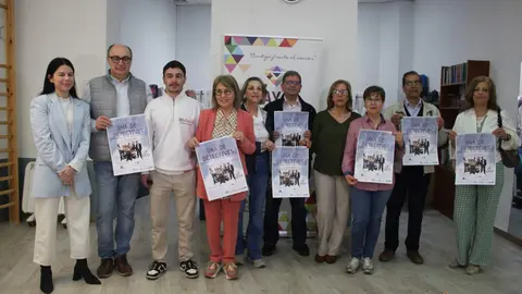 Presentación de la representación solidaria 'Una de detectives' de Atrezzo Teatro para contribuir a la labor de AZAYCA