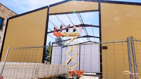 desmontando la Carpa de Semana Santa. Imagen facebook Semana Santa Zamora