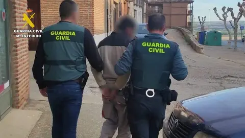 La UOPJ Unidad Orgánica de Policía Judicial de la Guardia Civil durante la detención de un hombre acusado de una agresión sexual en Toro