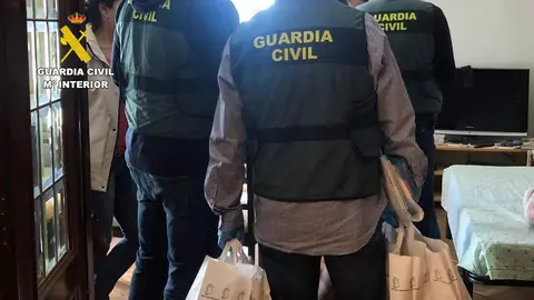 La UOPJ Unidad Orgánica de Policía Judicial de la Guardia Civil durante la detención de un hombre acusado de una agresión sexual en Toro