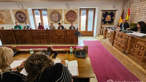 Momento de un pleno en el Ayuntamiento de Benavente
