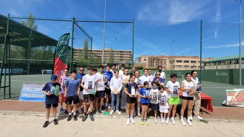 Participantes en la primera fase del torneo de tenis y pádel de AZAYCA