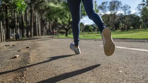 Mujer haciendo deporte. Imagen de archivo