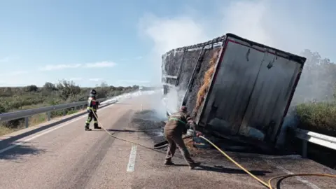 Incendio de un camión de paja en Fonfría