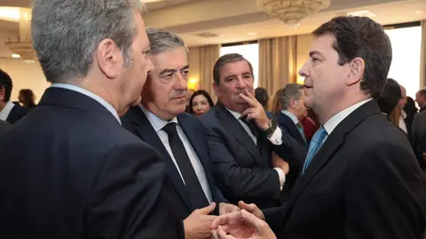 El presidente de la Junta, Alfonso Fernández Mañueco durante la clausura del encuentro empresarial `Foro3Mares´