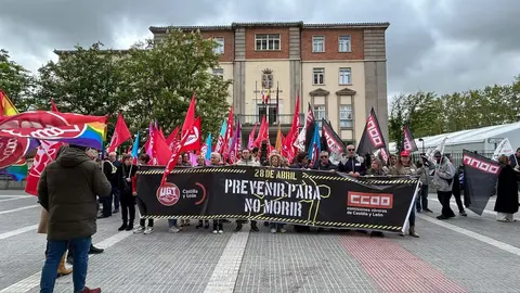 Concentración por el Día Internacional de la Seguridad y Salud en el Trabajo convocada por UGT y CCOO