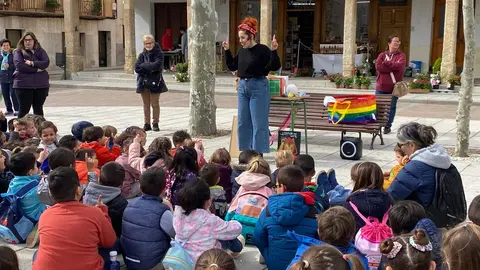 Cuentacuentos y actividades con motivo de la Feria del Libro de Fuentesa&uacute;co. Fotograf&iacute;a: CEDIDA