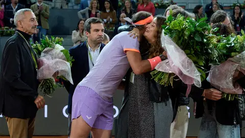 Sentido homenaje en el Mutua Madrid Open a la familia de Sergio Delgado. Fotografía: MMO