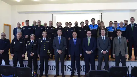 Foto de grupo con las autoridades I