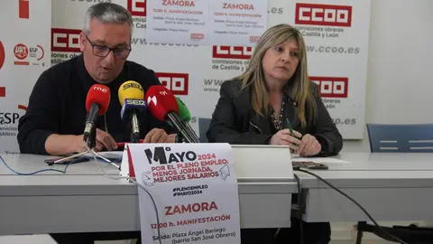 Trinidad Acebes y Juan Escudero durante la convocatoria para la manifestación del 1 de mayo