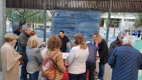 Firmas contra el cierre de la residencia Tres Árboles (18-04-2024)