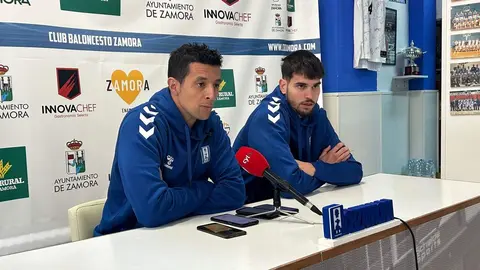 Saulo Hernández y Toni Naspler en la previa al partido de vuelta de la Seminifal del PlayOff de ascenso a LEB Oro