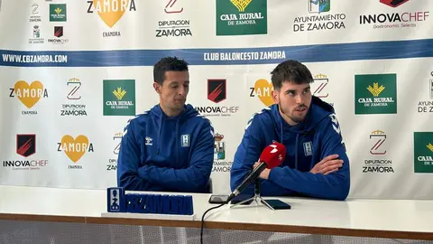 Saulo Hernández y Toni Naspler en la previa al partido de vuelta de la Seminifal del PlayOff de ascenso a LEB Oro_2