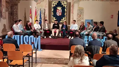 Spainskills 2024’ Ganadores con la consejera de educación. Cedida por centro menesiano zamora joven