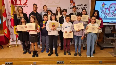 Entrega de diplomas a los alumnos premiados del IES María de Molina dentro del concurso autonómico de dibujo y vídeo "¿Qué es para ti el 1-1-2?"
