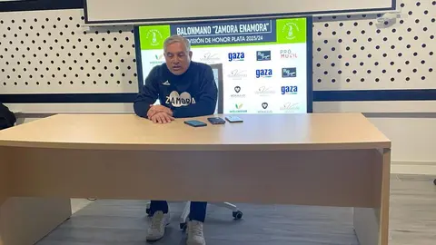 El entrenador ayudante del Zamora Enamora, Antonio Núñez