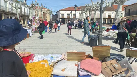 mercadillo segunda mano Fuentesaúco. IMAGEN CEDIDA