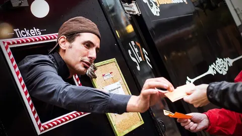 Y MEDIO TEATRO «SIE7E»