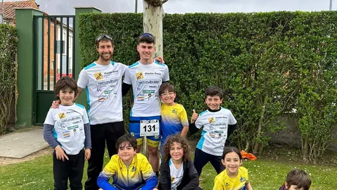 Los jóvenes deportistas de la Escuela Triduera de Zamora que tomaron parte en el VII Duatlón de Santa María del Páramo