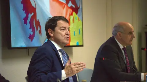 Mañueco en la inauguración del curso sobre los 40 años de autonomía de CyL_3