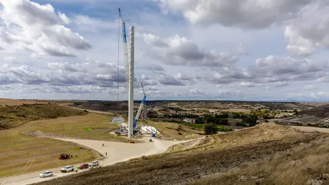 Castilla y León - Proveedores de Iberdrola instalan aerogenerador de un parque eólico
