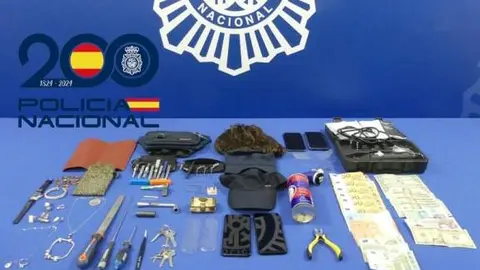 Material intervenido a los dos detenidos en Salamanca. Fotografía: Policía Nacional
