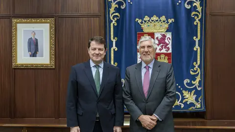 El presidente de la Junta de Castilla y León recibe al embajador de Portugal