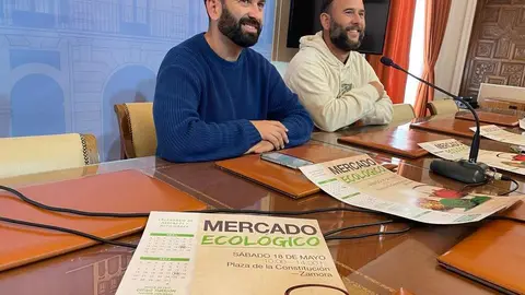El concejal de Comercio, David Gago y el presidente de Bioproeza, Alejandro Fontanillo 
