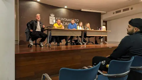 Reunión de las concejalías de Fiestas y JuventuD del Ayuntamiento de Zamora con los representantes de las peñas de cara a las Fiestas de San pedro 2'24. Fotografía: CEDIDA