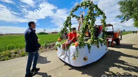La Virgen de la Cantimbriana recibe el homenaje de sus devotos en Fuentes de Ropel