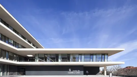 Edificio Administrativo de usos múltiples para la Junta de Castilla y León en Salamanca / Sánchez Gil Arquitectos