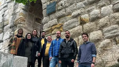 componentes de las fuerzas progresistas de Aína, Alantre y Extemeñistas en el Pórtico de la Lealtad