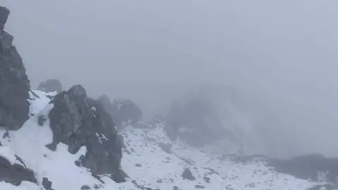 El grupo de rescate de la Junta de CyL auxilia a un montañero en Peña Ubiña