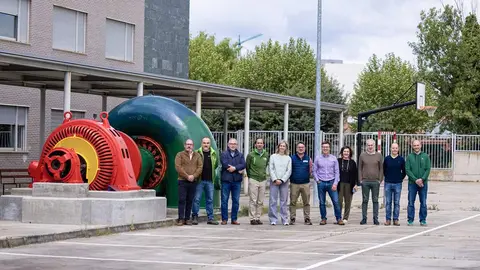2024-05-22.- Foto de familia CIFP e Iberdrola junto al grupo hidroeléctrico