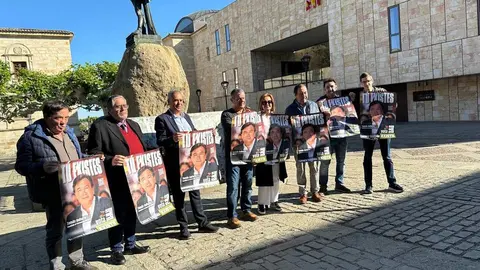Pegada de carteles arranque de la campaña electoral a las europeas_4