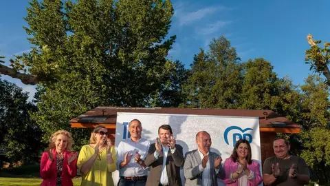 El presidente del PPCyL participa en un acto que ha reunido a más de 200 alcaldes de Benavente y Valles y Tierra de Campos celebrado en Mózar de Valverde