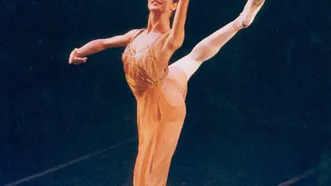 Marta durante una de sus actuaciones como bailarina profesional. Fotografía: CEDIDA