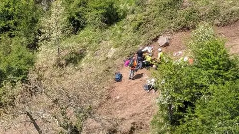 El grupo de rescate de la Junta de Castilla y León auxilia a un montañero en el Pico Jario