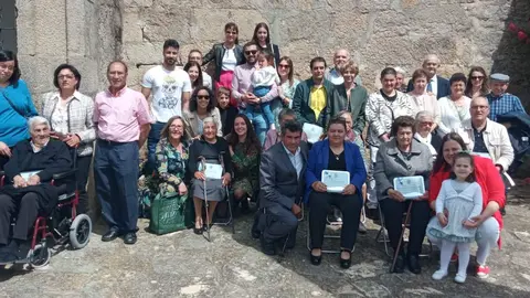 Acto de entrega de placas en Torregamones a los residentes con 90 y 100 años. Fotografía CEEDIDA