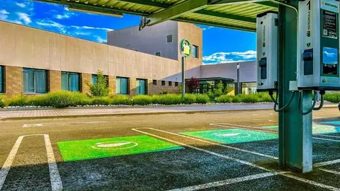 Puntos de recarga de Iberdrola en un Mercadona