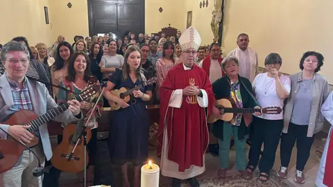 catequistas y obispo