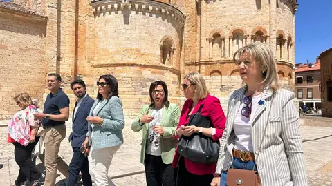 La portavoz de Interior del Grupo Popular en el Congreso de los Diputados, Ana Vázquez, durante su visita a Toro con motivo de la campaña del 9N